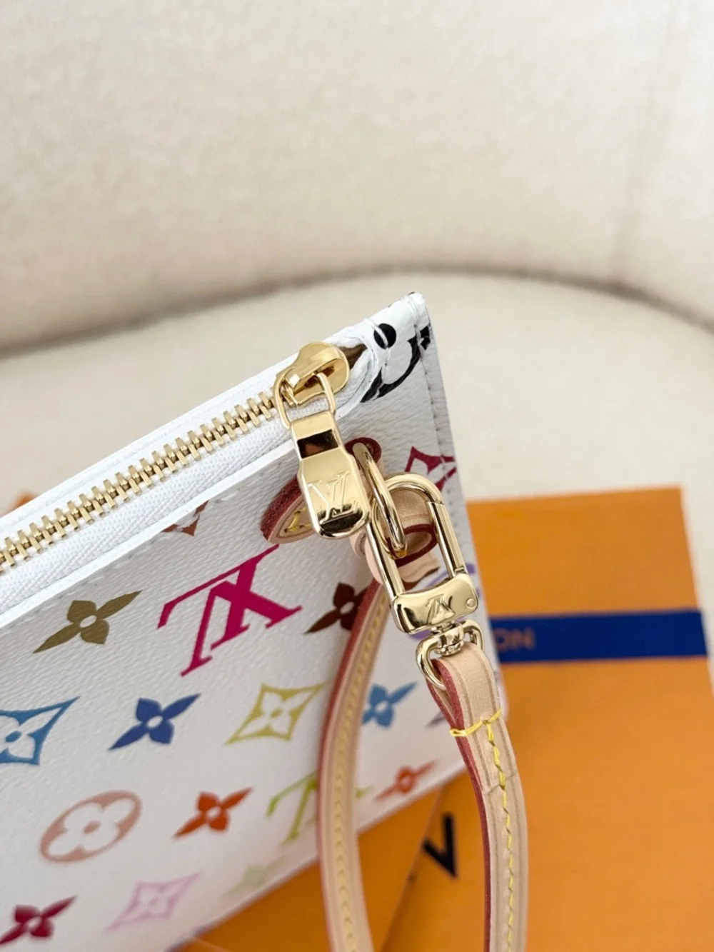 ✨NEW✨2026 Louis Vuitton x Takashi Murakami Wristlet Pouch - Multicolor/White - Picture 7 of 12